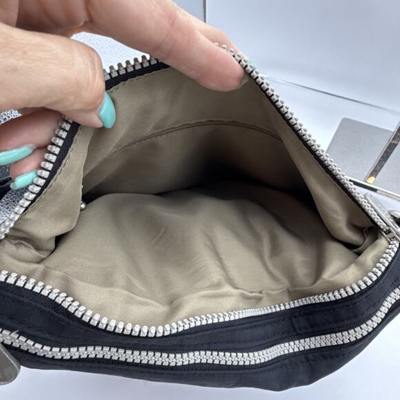 Baggallini Comrade Purse Black 3 Zip Adjustable Crossbody Bag Travel - Picture 14 of 16